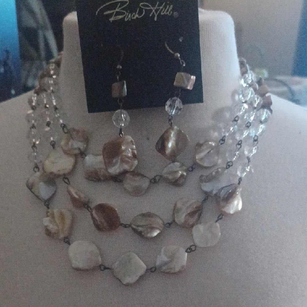 Bird Hill Shell Necklace and Earring Set - Brown and Cream